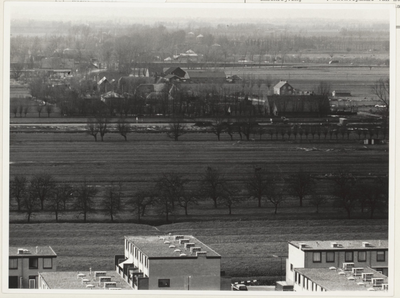 1003130 Luchtfoto van het bestemmingsplan Batau te Nieuwegein, met op de voorgrond de woningen aan de Ansinghlaan.